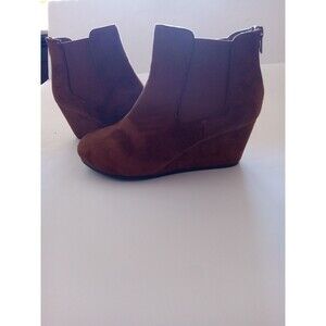 Dream Pairs Women's Sz 8.5 Faux Suede Ankle Boots Brown